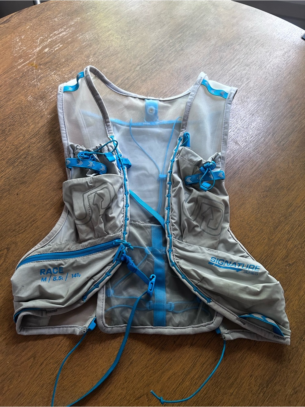Ultimate Directions Ultra Race Vest in Gray and Blue (no bottles)